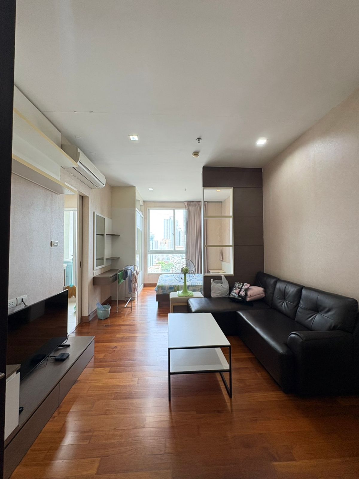 ให้เช่าคอนโดสาทร นราธิวาส : ให้เช่า สตูดิโอ ชั้นสูง ไม่บล็อควิว พร้อมอยู่ Rent Studio Type Fully furnished  !!