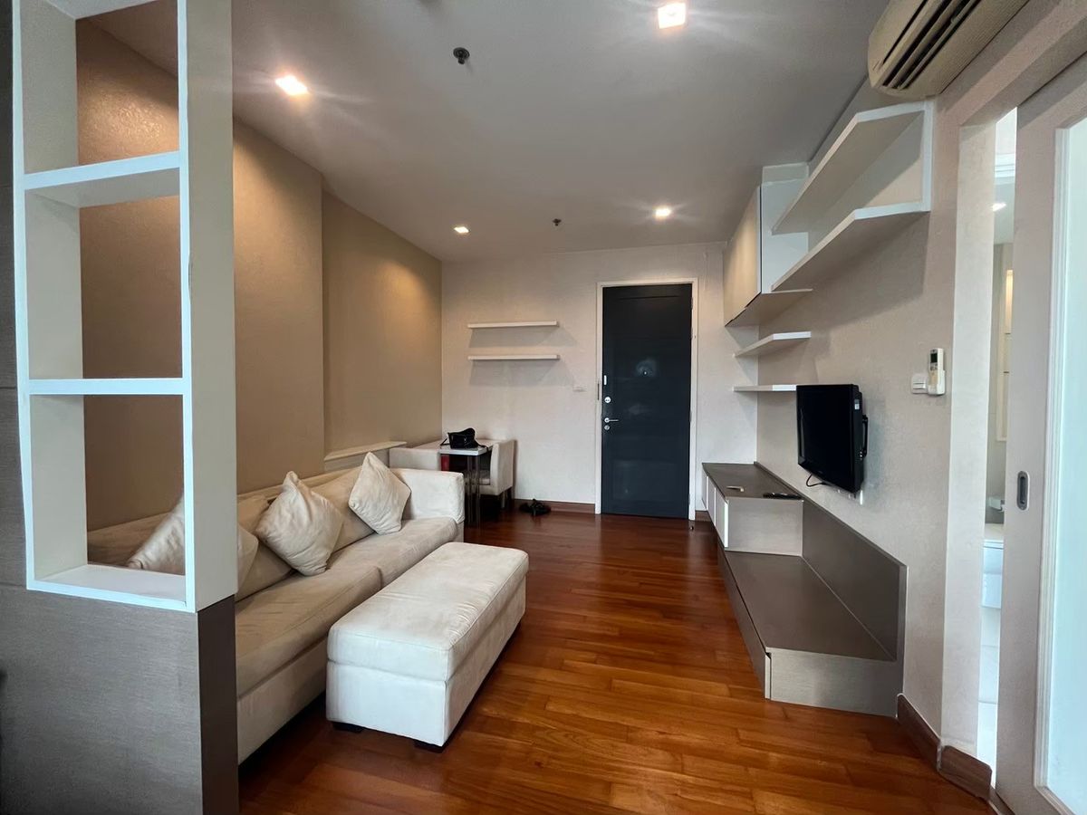 ให้เช่าคอนโดสาทร นราธิวาส : ให้เช่า สตูดิโอ ชั้นสูง ไม่บล็อควิว พร้อมอยู่ Rent Studio Type Fully furnished  !!