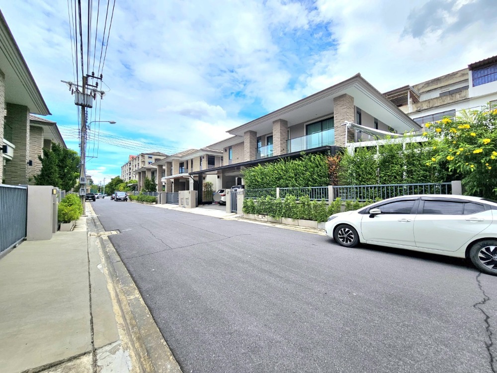 ขายบ้านเสรีไทย-นิด้า : ขายบ้านเดี่ยว ติดถนนเสรีไทย หมู่บ้านอารียาบุษบา-ลาดพร้าว-เสรีไทย 70 ตารางวา 3 ห้องนอน ห้องน้ำในตัว มีห้องแม่บ้าน แขวงคันนายาว เขตคันนายาว กรุงเทพมหานคร