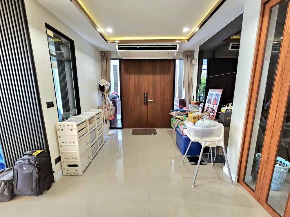 ขายบ้านเสรีไทย-นิด้า : ขายบ้านเดี่ยว ติดถนนเสรีไทย หมู่บ้านอารียาบุษบา-ลาดพร้าว-เสรีไทย 70 ตารางวา 3 ห้องนอน ห้องน้ำในตัว มีห้องแม่บ้าน แขวงคันนายาว เขตคันนายาว กรุงเทพมหานคร