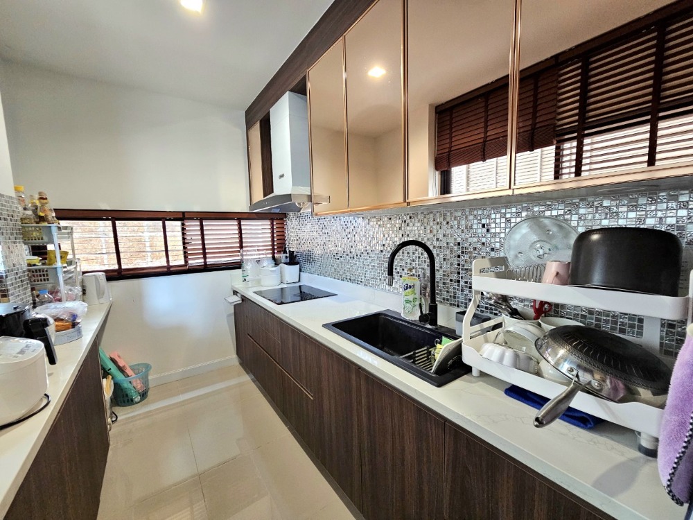 ขายบ้านเสรีไทย-นิด้า : ขายบ้านเดี่ยว ติดถนนเสรีไทย หมู่บ้านอารียาบุษบา-ลาดพร้าว-เสรีไทย 70 ตารางวา 3 ห้องนอน ห้องน้ำในตัว มีห้องแม่บ้าน แขวงคันนายาว เขตคันนายาว กรุงเทพมหานคร