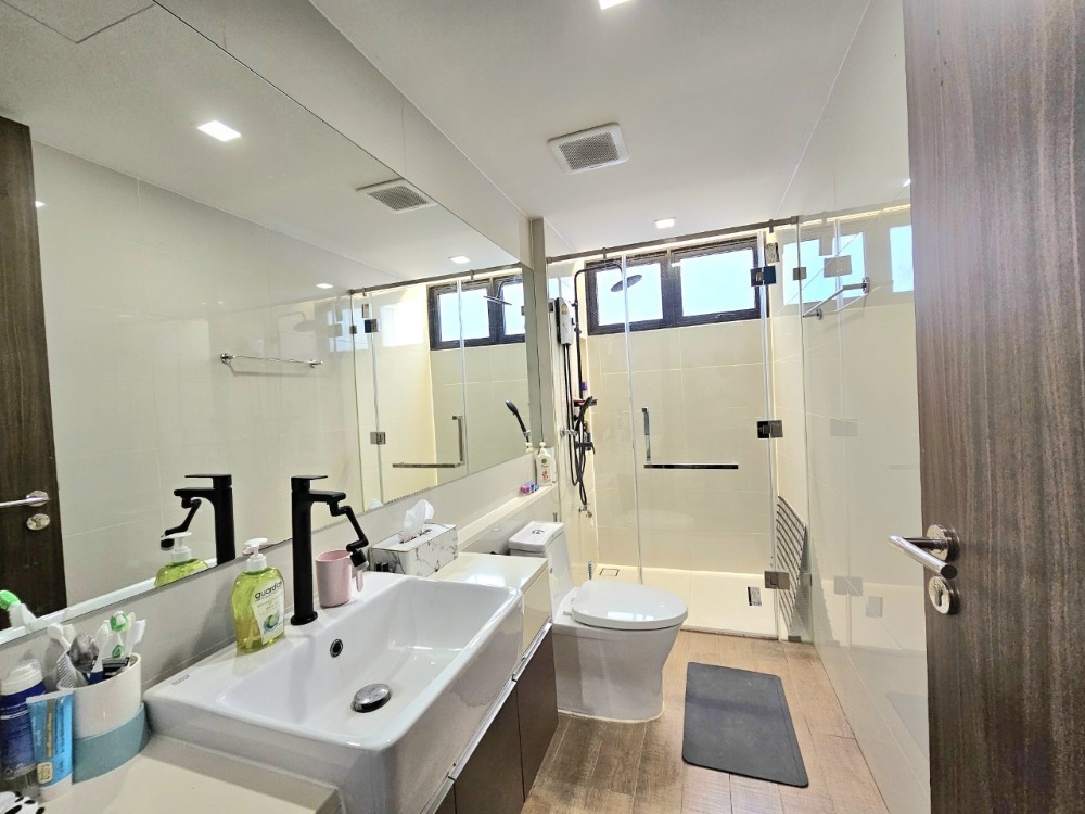 ขายบ้านเสรีไทย-นิด้า : ขายบ้านเดี่ยว ติดถนนเสรีไทย หมู่บ้านอารียาบุษบา-ลาดพร้าว-เสรีไทย 70 ตารางวา 3 ห้องนอน ห้องน้ำในตัว มีห้องแม่บ้าน แขวงคันนายาว เขตคันนายาว กรุงเทพมหานคร