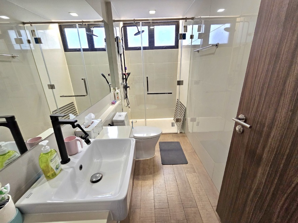 ขายบ้านเสรีไทย-นิด้า : ขายบ้านเดี่ยว ติดถนนเสรีไทย หมู่บ้านอารียาบุษบา-ลาดพร้าว-เสรีไทย 70 ตารางวา 3 ห้องนอน ห้องน้ำในตัว มีห้องแม่บ้าน แขวงคันนายาว เขตคันนายาว กรุงเทพมหานคร