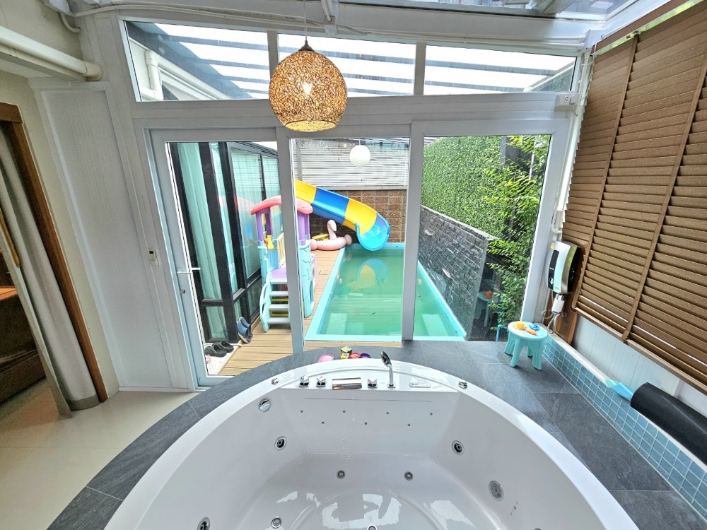 ขายบ้านเสรีไทย-นิด้า : ขายบ้านเดี่ยว ติดถนนเสรีไทย หมู่บ้านอารียาบุษบา-ลาดพร้าว-เสรีไทย 70 ตารางวา 3 ห้องนอน ห้องน้ำในตัว มีห้องแม่บ้าน แขวงคันนายาว เขตคันนายาว กรุงเทพมหานคร