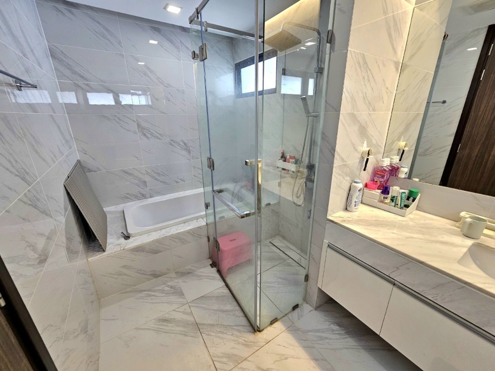 ขายบ้านเสรีไทย-นิด้า : ขายบ้านเดี่ยว ติดถนนเสรีไทย หมู่บ้านอารียาบุษบา-ลาดพร้าว-เสรีไทย 70 ตารางวา 3 ห้องนอน ห้องน้ำในตัว มีห้องแม่บ้าน แขวงคันนายาว เขตคันนายาว กรุงเทพมหานคร