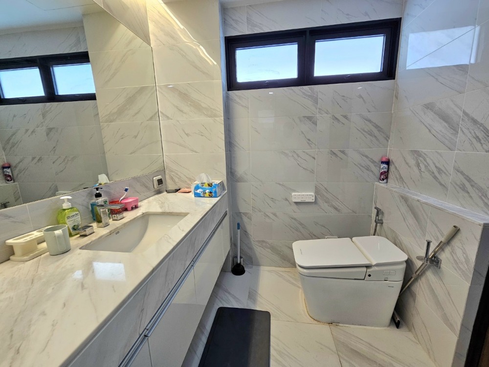 ขายบ้านเสรีไทย-นิด้า : ขายบ้านเดี่ยว ติดถนนเสรีไทย หมู่บ้านอารียาบุษบา-ลาดพร้าว-เสรีไทย 70 ตารางวา 3 ห้องนอน ห้องน้ำในตัว มีห้องแม่บ้าน แขวงคันนายาว เขตคันนายาว กรุงเทพมหานคร