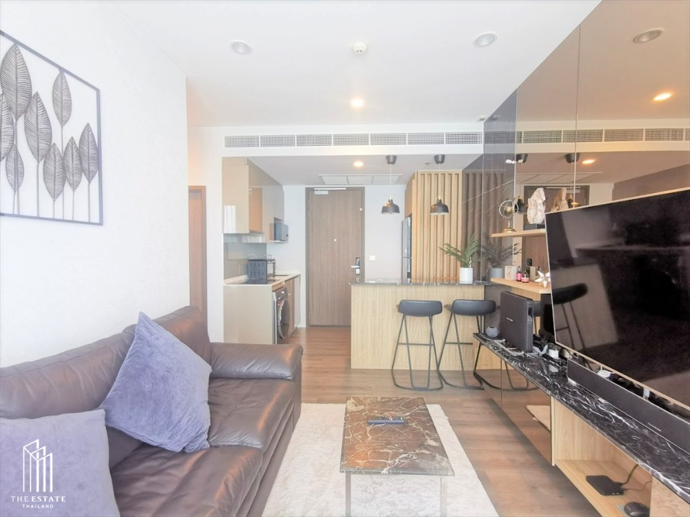 For RentCondoOnnut, Udomsuk : Condo for RENT *** Whizdom Essence *** This room is on the 40th floor, corner room, north, city view along the BTS line @45,000 Baht