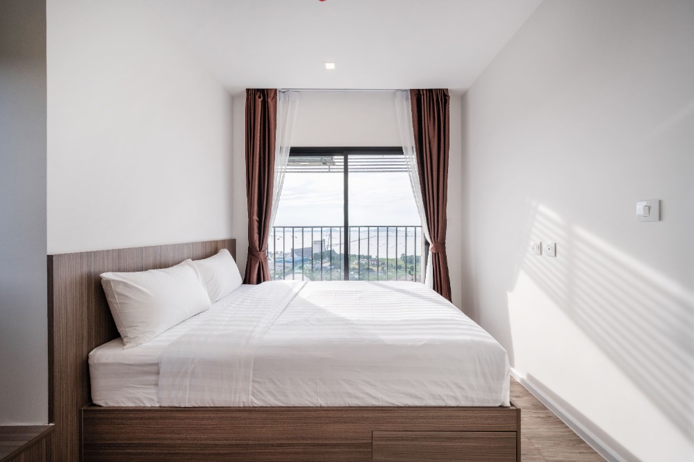 ให้เช่าคอนโดศรีราชา แหลมฉบัง บ้านบึง : 🏖️คอนโดให้เช่า ไนท์บริดจ์ ดิ โอเชี่ยน ศรีราชา 2 ห้องนอน 57 ตรม. (Service residence by Hampton)  ✅รับสัญญาระยะตั้งแต่ 1 เดือนขึ้นไป