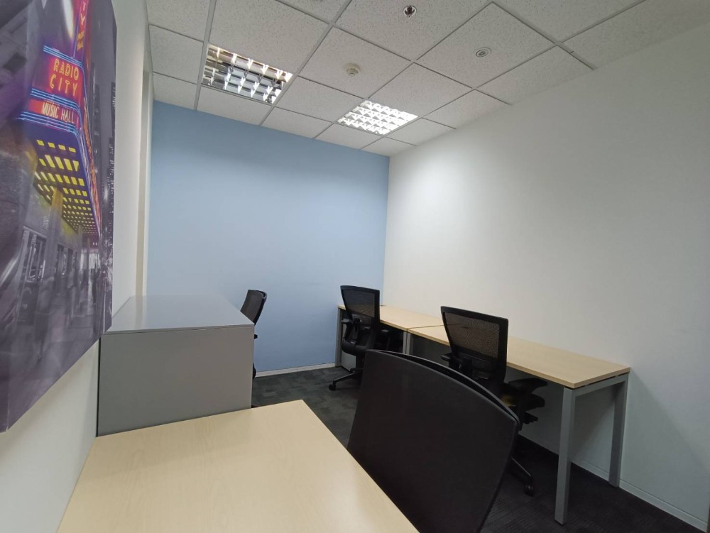 ให้เช่าสำนักงานสุขุมวิท อโศก ทองหล่อ : ให้เช่า เซอร์วิส ออฟฟิศ Serviced Office พื้นที่สำนักงาน ตกแต่งสวย พร้อมเข้าอยู่ อาคาร เอ๊กเชนจ์ ทาวเวอร์ ( Exchange Tower Office Building ) 4 Workstations ราคาเช่า 31,990 บาท/เดือน ใกล้รถไฟฟ้า BTSอโศก, MRTสุขุมวิท