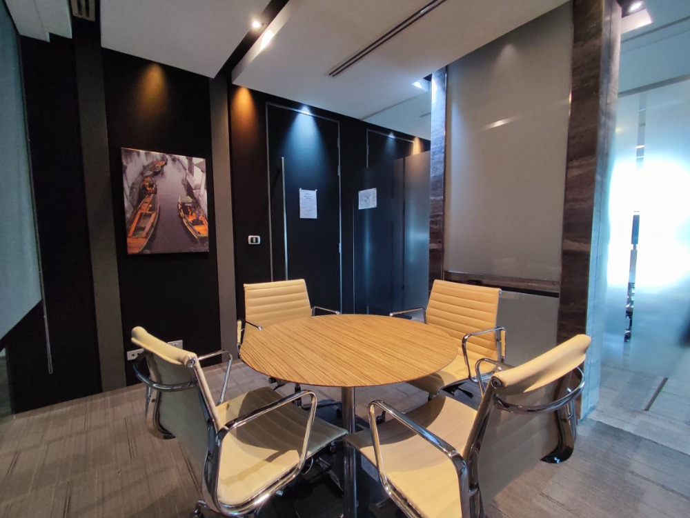 ให้เช่าสำนักงานสุขุมวิท อโศก ทองหล่อ : ให้เช่า เซอร์วิส ออฟฟิศ Serviced Office พื้นที่สำนักงาน ตกแต่งสวย พร้อมเข้าอยู่ อาคาร เอ๊กเชนจ์ ทาวเวอร์ ( Exchange Tower Office Building ) 4 Workstations ราคาเช่า 31,990 บาท/เดือน ใกล้รถไฟฟ้า BTSอโศก, MRTสุขุมวิท