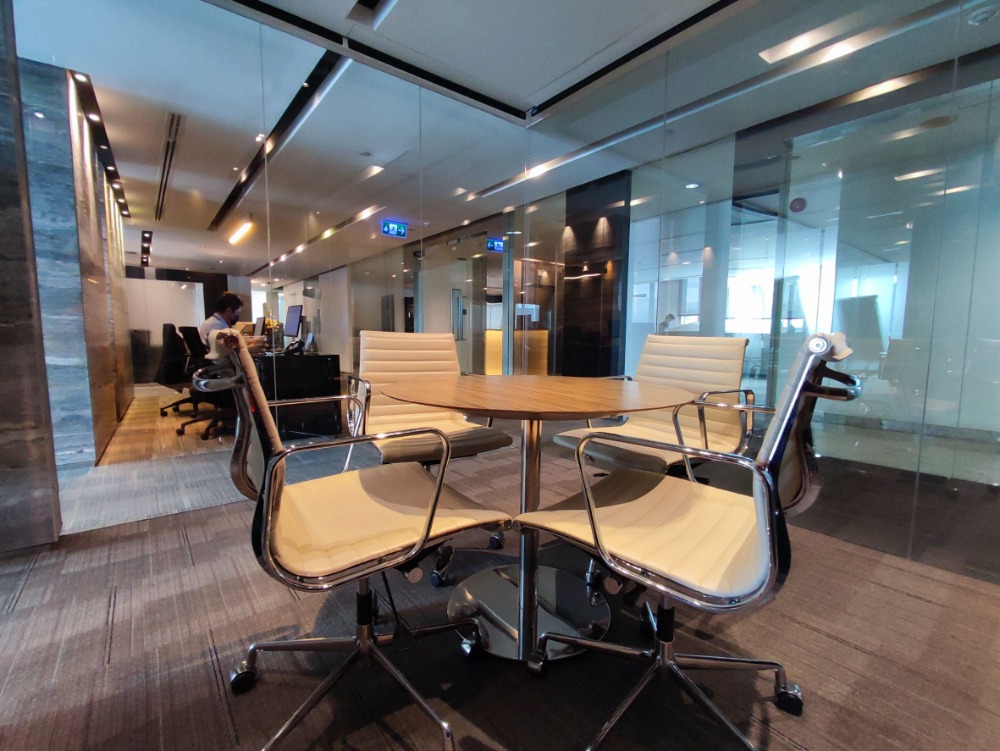 ให้เช่าสำนักงานสุขุมวิท อโศก ทองหล่อ : ให้เช่า เซอร์วิส ออฟฟิศ Serviced Office พื้นที่สำนักงาน ตกแต่งสวย พร้อมเข้าอยู่ อาคาร เอ๊กเชนจ์ ทาวเวอร์ ( Exchange Tower Office Building ) 4 Workstations ราคาเช่า 44,290 บาท/เดือน ใกล้รถไฟฟ้า BTSอโศก, MRTสุขุมวิท