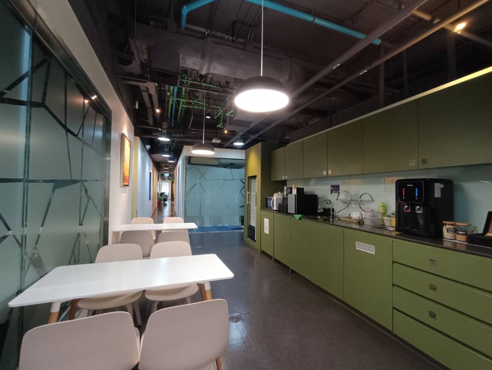 ให้เช่าสำนักงานสยาม จุฬา สามย่าน : ให้เช่า เซอร์วิส ออฟฟิศ Serviced Office พื้นที่สำนักงาน ตกแต่งสวย พร้อมเข้าอยู่ อาคาร สยามพิวรรธน์ ทาวเวอร์ ( Siam Piwat Tower Office Building ) ใกล้รถไฟฟ้า BTSสยาม 3 Workstations ราคาเช่า 28,890 บาท/เดือน ย่านสยาม