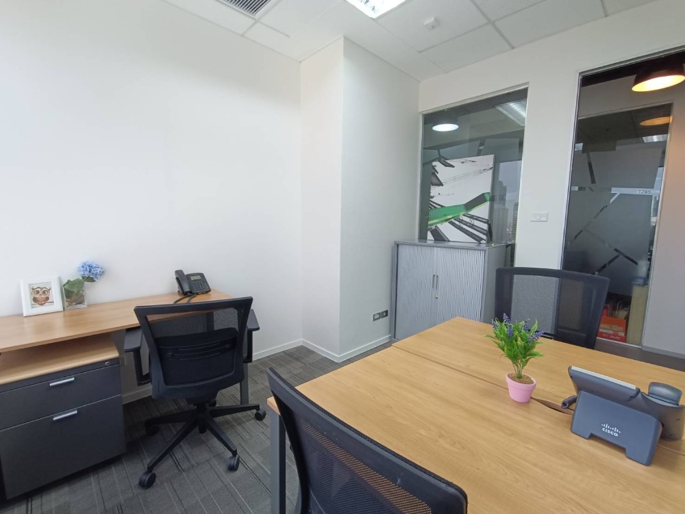 ให้เช่าสำนักงานสยาม จุฬา สามย่าน : ให้เช่า เซอร์วิส ออฟฟิศ Serviced Office พื้นที่สำนักงาน ตกแต่งสวย พร้อมเข้าอยู่ อาคาร สยามพิวรรธน์ ทาวเวอร์ ( Siam Piwat Tower Office Building ) ใกล้รถไฟฟ้า BTSสยาม 3 Workstations ราคาเช่า 28,890 บาท/เดือน ย่านสยาม