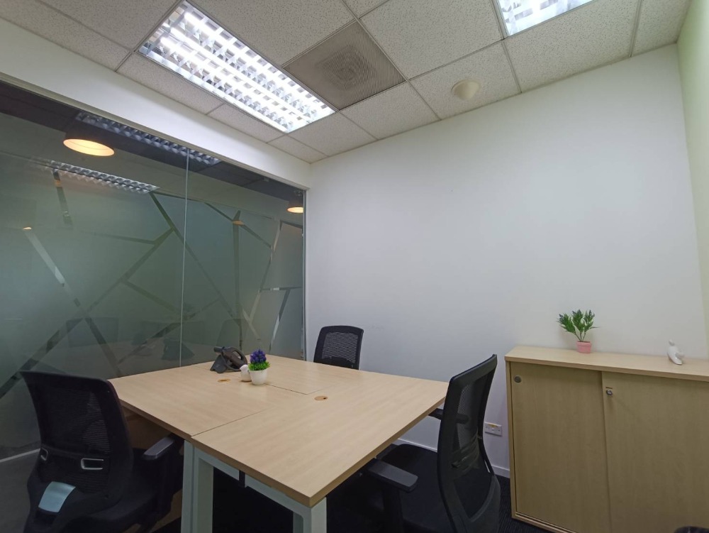 ให้เช่าสำนักงานสยาม จุฬา สามย่าน : ให้เช่า เซอร์วิส ออฟฟิศ Serviced Office พื้นที่สำนักงาน ตกแต่งสวย พร้อมเข้าอยู่ อาคาร สยามพิวรรธน์ ทาวเวอร์ ( Siam Piwat Tower Office Building ) ใกล้รถไฟฟ้า BTSสยาม 3 Workstations ราคาเช่า 23,590 บาท/เดือน ย่านสยาม