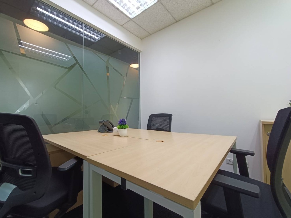 ให้เช่าสำนักงานสยาม จุฬา สามย่าน : ให้เช่า เซอร์วิส ออฟฟิศ Serviced Office พื้นที่สำนักงาน ตกแต่งสวย พร้อมเข้าอยู่ อาคาร สยามพิวรรธน์ ทาวเวอร์ ( Siam Piwat Tower Office Building ) ใกล้รถไฟฟ้า BTSสยาม 3 Workstations ราคาเช่า 23,590 บาท/เดือน ย่านสยาม