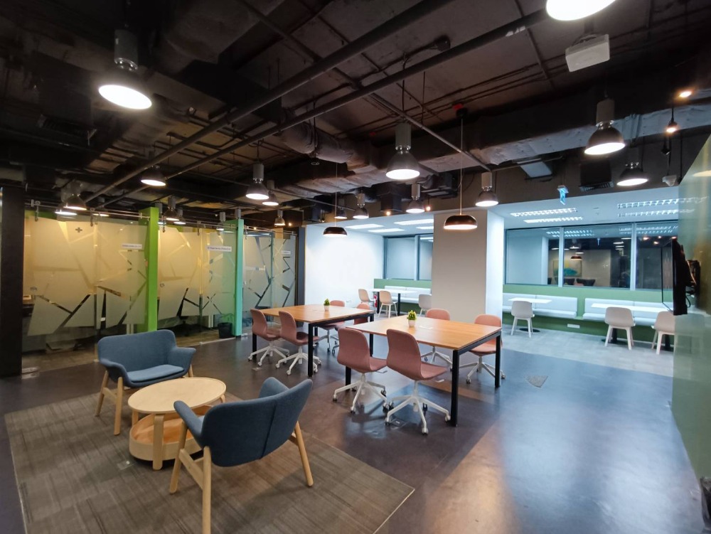 ให้เช่าสำนักงานสยาม จุฬา สามย่าน : ให้เช่า เซอร์วิส ออฟฟิศ Serviced Office พื้นที่สำนักงาน ตกแต่งสวย พร้อมเข้าอยู่ อาคาร สยามพิวรรธน์ ทาวเวอร์ ( Siam Piwat Tower Office Building ) ใกล้รถไฟฟ้า BTSสยาม 3 Workstations ราคาเช่า 23,590 บาท/เดือน ย่านสยาม