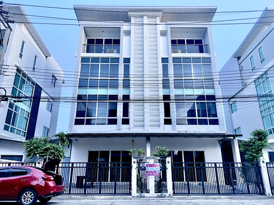 ขายสำนักงานเกษตร นวมินทร์ ลาดปลาเค้า : ขายทาวน์โฮม โฮมออฟฟิศ สำนักงาน 4 ชั้น บิซ แกลเลอเรีย นวลจันทร์ เนื้อที่ 89.6 ตรว. พื้นที่ใช้สอย 494 ตรม. 8 นอน 10 น้ำ ห้องทำงาน ต่อเติมหลังบ้าน ตกแต่งแล้ว พร้อมอยู่ ทำเลดี ใกล้ รถไฟฟ้าสายสีชมพู รามอินทรา40, เลียบทางด่วน