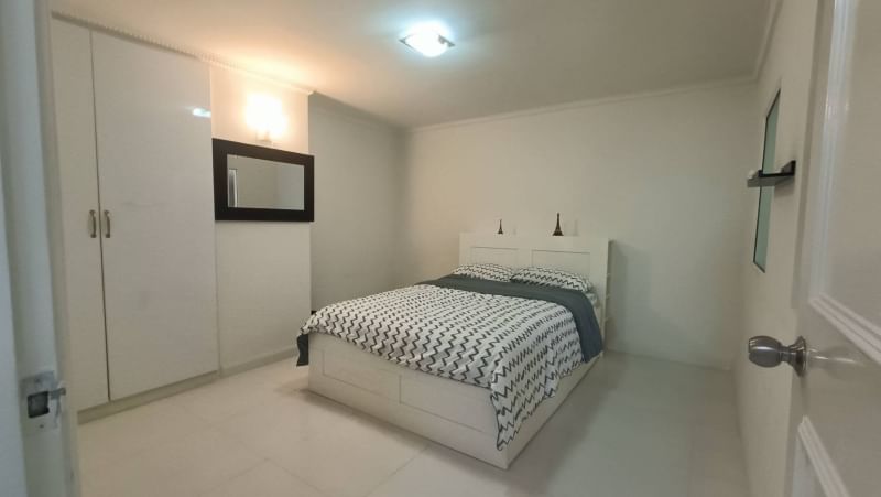 ให้เช่าคอนโดพระราม 9 เพชรบุรีตัดใหม่ RCA : Petch 9 Tower 100 sq.m.Eng 中 日 Please add LINE ID @806qphgn o8415o5483