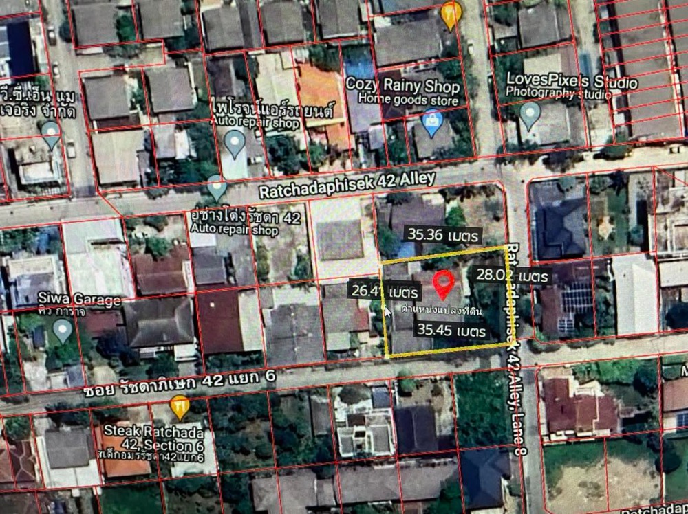 For SaleLandRatchadapisek, Huaikwang, Suttisan : Land for sale with 1 detached house (corner plot) 242 square wah, Soi Ratchadapisek 42 Intersection 6, Lat Yao, Bang Sue, Bangkok.
