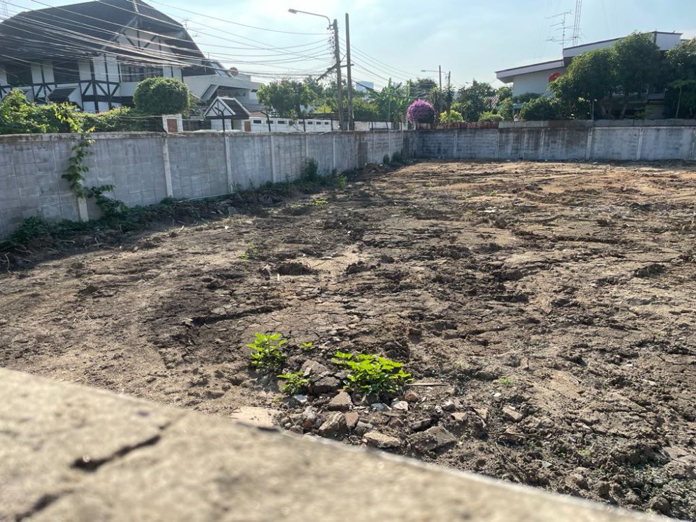 ขายที่ดินรัชดา ห้วยขวาง : ขายที่ดินถมแล้ว (แปลงมุม)   242  ตารางวา  ซ.รัชดาภิเษก42 แยก6  ลาดยาว  บางซื่อ  กรุงเทพ