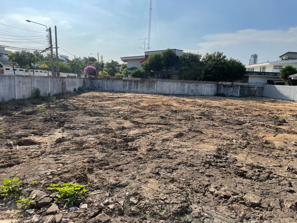 ขายที่ดินรัชดา ห้วยขวาง : ขายที่ดินถมแล้ว (แปลงมุม)   242  ตารางวา  ซ.รัชดาภิเษก42 แยก6  ลาดยาว  บางซื่อ  กรุงเทพ