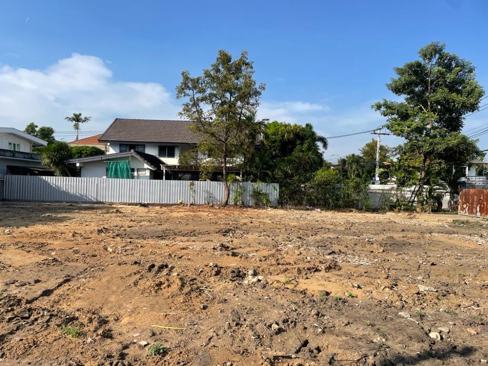 ขายที่ดินรัชดา ห้วยขวาง : ขายที่ดินถมแล้ว (แปลงมุม)   242  ตารางวา  ซ.รัชดาภิเษก42 แยก6  ลาดยาว  บางซื่อ  กรุงเทพ