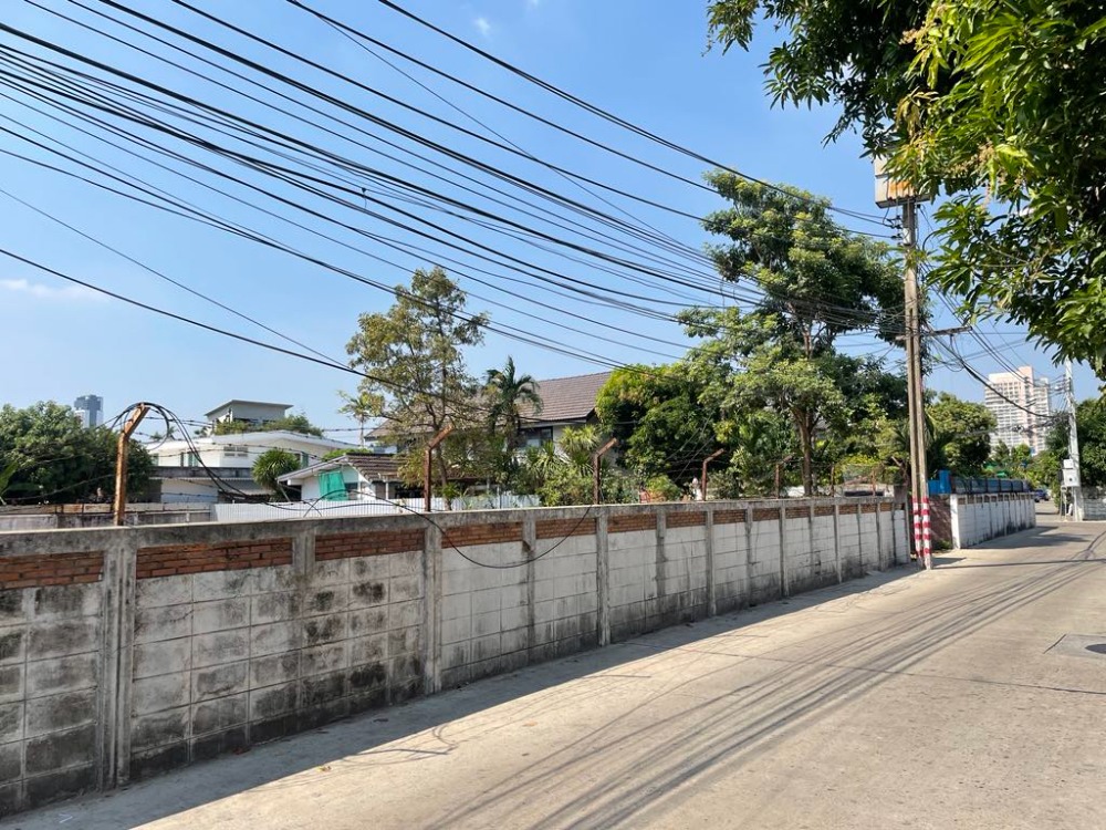 ขายที่ดินรัชดา ห้วยขวาง : ขายที่ดินถมแล้ว (แปลงมุม)   242  ตารางวา  ซ.รัชดาภิเษก42 แยก6  ลาดยาว  บางซื่อ  กรุงเทพ