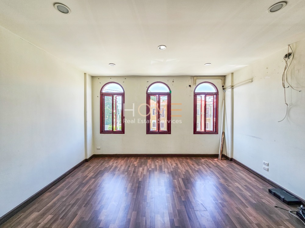 ขายอาคารพาณิชย์นวมินทร์ รามอินทรา : อาคารพาณิชย์ เวนิส ดิ ไอริส วัชรพล / 2 ห้องนอน (ขาย), Venice Di Iris Watcharapon / Commercial Building 2 Bedrooms (FOR SALE) TAN478