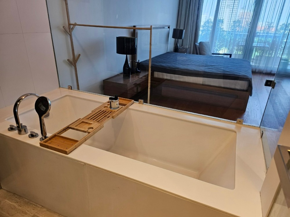 For SaleCondoWitthayu, Chidlom, Langsuan, Ploenchit : 185 Rajdamri: Freehold Luxe 2BR Unit with Sport Club Views, Now for Sale