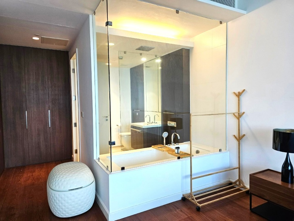 For SaleCondoWitthayu, Chidlom, Langsuan, Ploenchit : 185 Rajdamri: Freehold Luxe 2BR Unit with Sport Club Views, Now for Sale