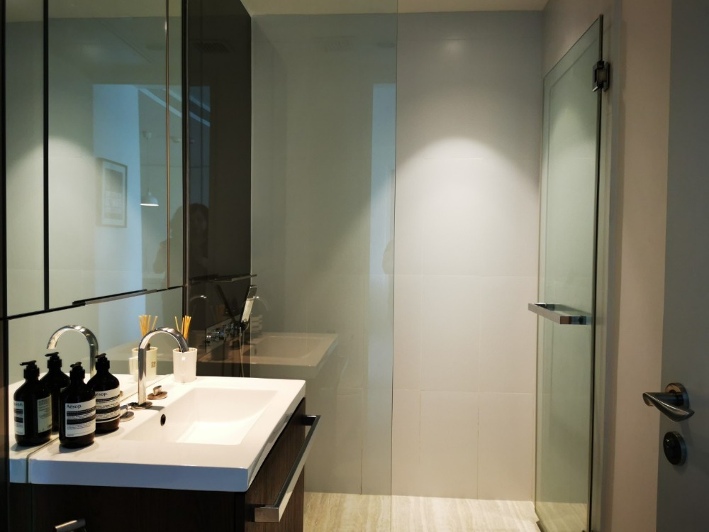 For SaleCondoWitthayu, Chidlom, Langsuan, Ploenchit : 185 Rajdamri: Freehold Luxe 2BR Unit with Sport Club Views, Now for Sale