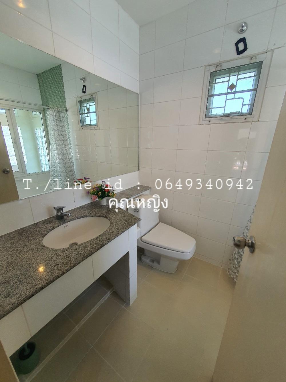 For RentHousePhutthamonthon, Salaya : 🎯 Vacant February 67, large single house for rent, resort style🏕️ on the road along Khlong Thawi Watthana, good community, quiet, shady, suitable for relaxation, only 150 meters from Boromratchonnanee Road.