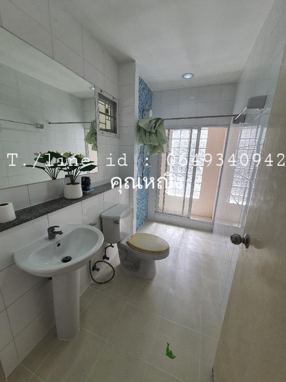 For RentHousePhutthamonthon, Salaya : 🎯 Vacant February 67, large single house for rent, resort style🏕️ on the road along Khlong Thawi Watthana, good community, quiet, shady, suitable for relaxation, only 150 meters from Boromratchonnanee Road.