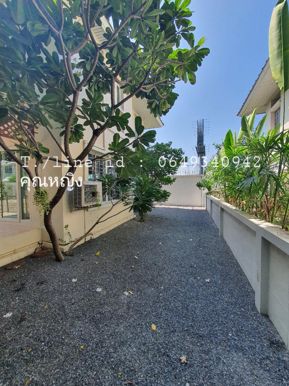 For RentHousePhutthamonthon, Salaya : 🎯 Vacant February 67, large single house for rent, resort style🏕️ on the road along Khlong Thawi Watthana, good community, quiet, shady, suitable for relaxation, only 150 meters from Boromratchonnanee Road.