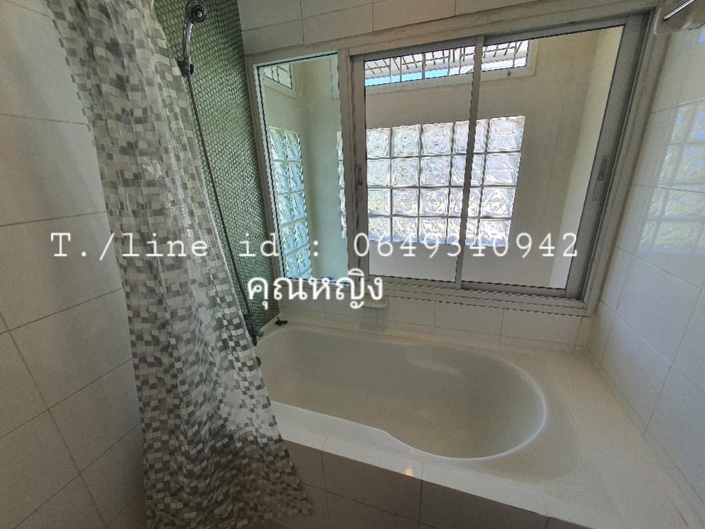 For RentHousePhutthamonthon, Salaya : 🎯 Vacant February 67, large single house for rent, resort style🏕️ on the road along Khlong Thawi Watthana, good community, quiet, shady, suitable for relaxation, only 150 meters from Boromratchonnanee Road.
