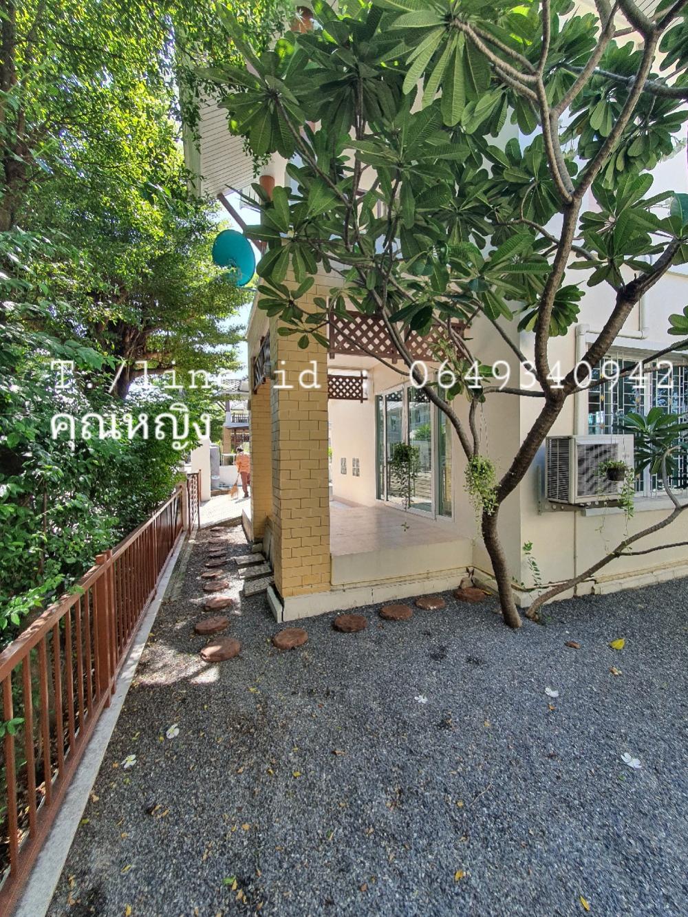 For RentHousePhutthamonthon, Salaya : 🎯 Vacant February 67, large single house for rent, resort style🏕️ on the road along Khlong Thawi Watthana, good community, quiet, shady, suitable for relaxation, only 150 meters from Boromratchonnanee Road.