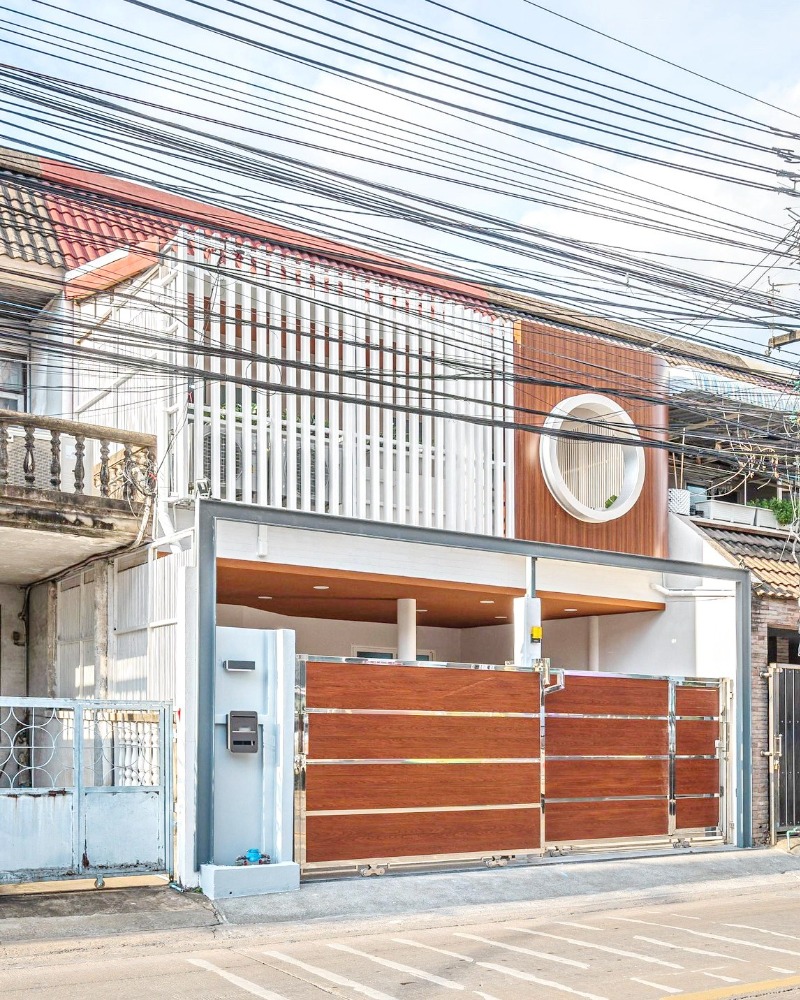 For RentTownhomeRatchadapisek, Huaikwang, Suttisan : HK0089😊😍 For RENT, SELL For rent, sale 2-storey townhouse, 🚪3 bedrooms🚄near MRT Huai Khwang🏢Huai Khwang🔔House area: 24 sq m🔔Usable area: 180 sq m💲Rent: 65,000฿💲Sell: 10,500,000฿📞O99-5919653,O65-9423251✅LineID:@sureresidence