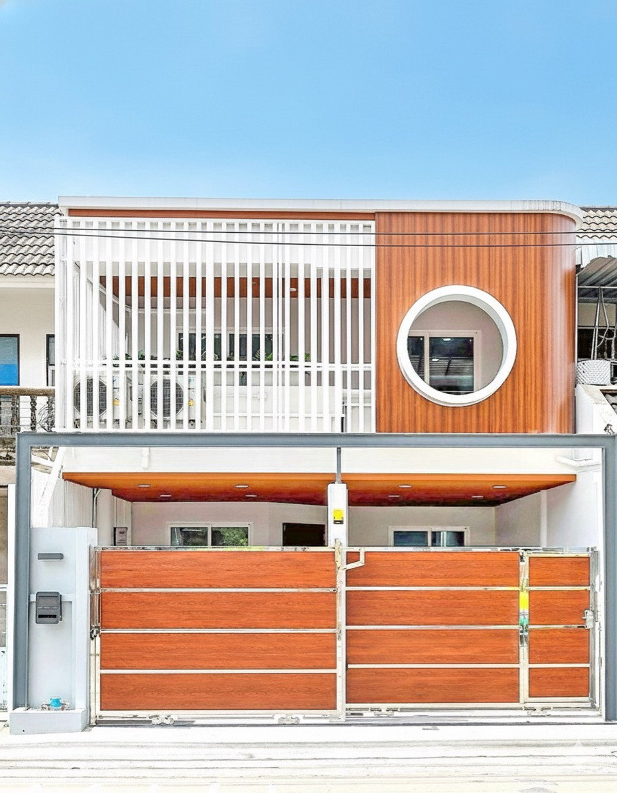 For RentTownhomeRatchadapisek, Huaikwang, Suttisan : HK0089😊😍 For RENT, SELL For rent, sale 2-storey townhouse, 🚪3 bedrooms🚄near MRT Huai Khwang🏢Huai Khwang🔔House area: 24 sq m🔔Usable area: 180 sq m💲Rent: 65,000฿💲Sell: 10,500,000฿📞O99-5919653,O65-9423251✅LineID:@sureresidence