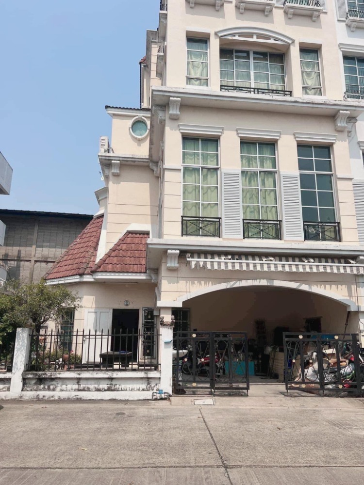 For RentTownhomeSathorn, Narathiwat : 3-storey townhouse, Baan Klang Krung Sathorn, North-South Road, 47 square meters