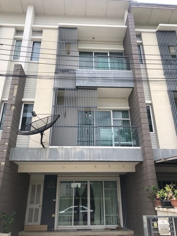 ขายทาวน์โฮมอ่อนนุช อุดมสุข : ขาย ทาวน์โฮม 3 ชั้น ม. ทาวน์อเวนิว ศรีนครินทร์ อ่อนนุช 68 ขนาด 3 ห้องนอน 4 ห้องน้ำ เนื้อที่ 22 ตร.ว