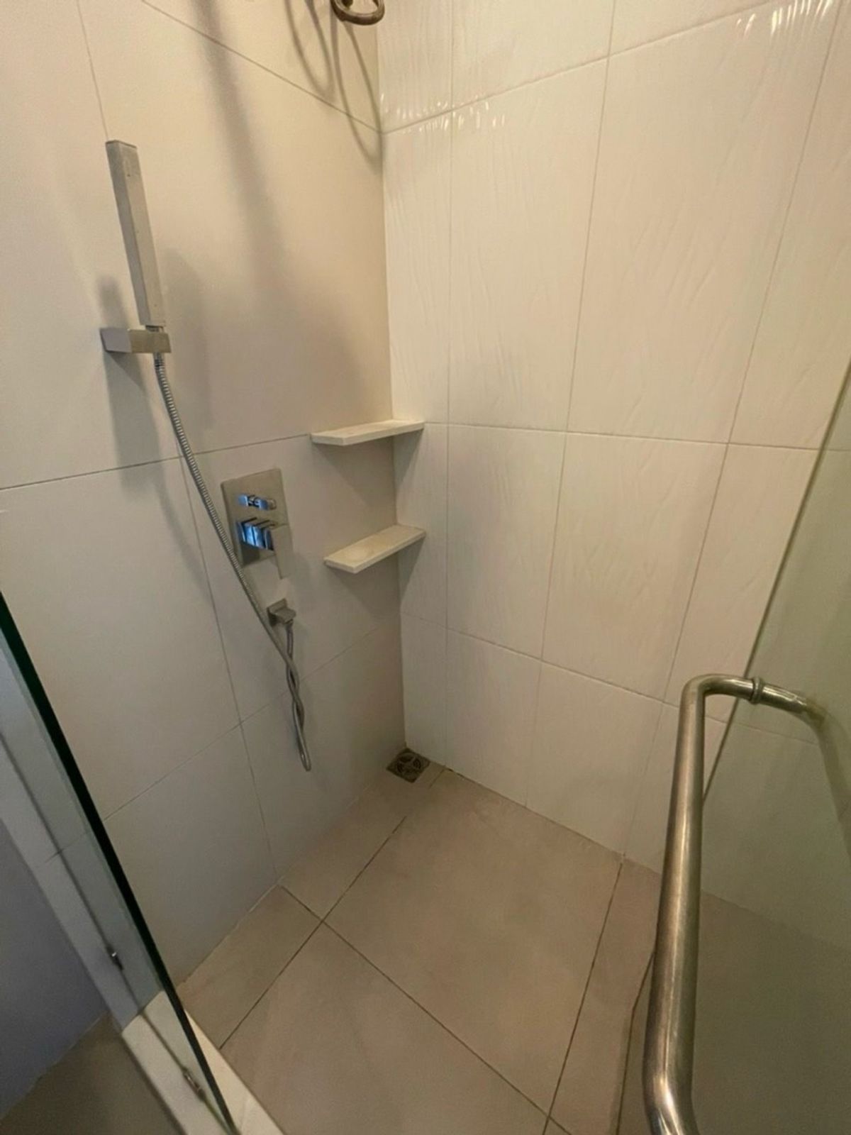 For RentCondoRama9, Petchburi, RCA : RHYTHM Asoke : Studio type, 25th floor. Full Furniture and electrical appliances. East Wing, Good View Rama 9 Intersection. Close MRT Rama 9, Fortune Town, Airport Link Makkasan, Walking distance to Jodd's Fair Night Market.