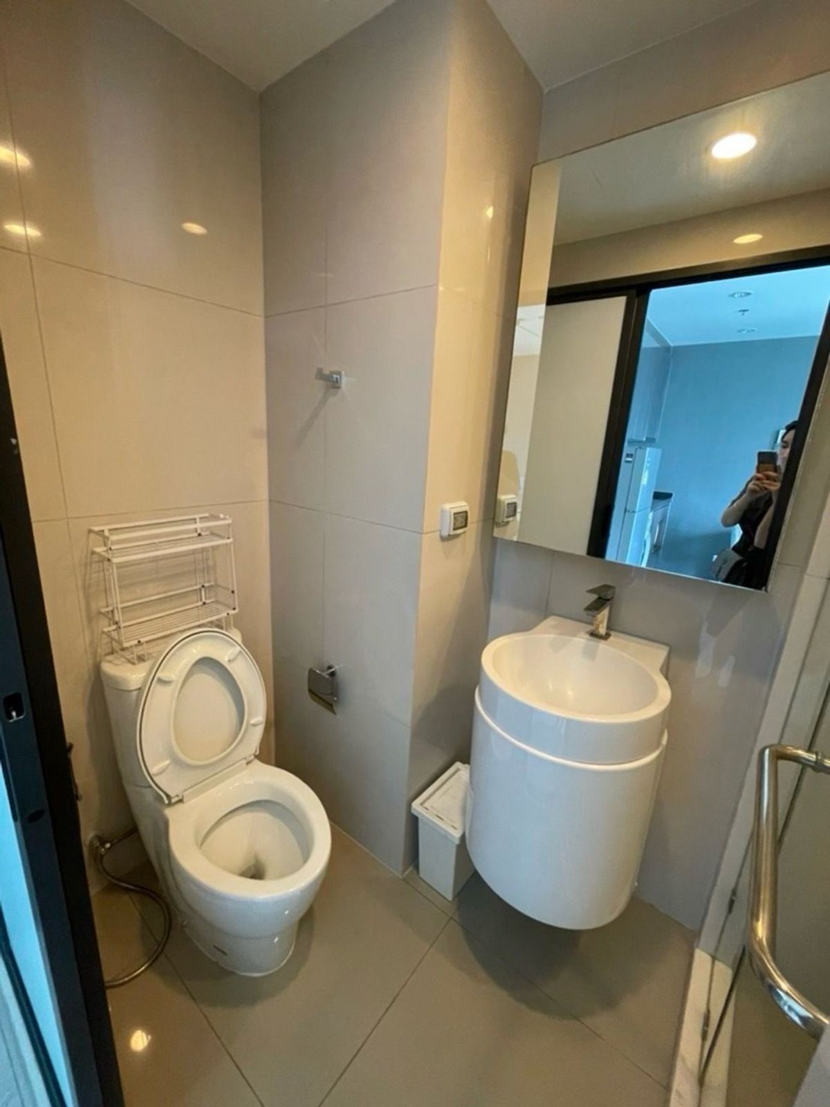 For RentCondoRama9, Petchburi, RCA : RHYTHM Asoke : Studio type, 25th floor. Full Furniture and electrical appliances. East Wing, Good View Rama 9 Intersection. Close MRT Rama 9, Fortune Town, Airport Link Makkasan, Walking distance to Jodd's Fair Night Market.