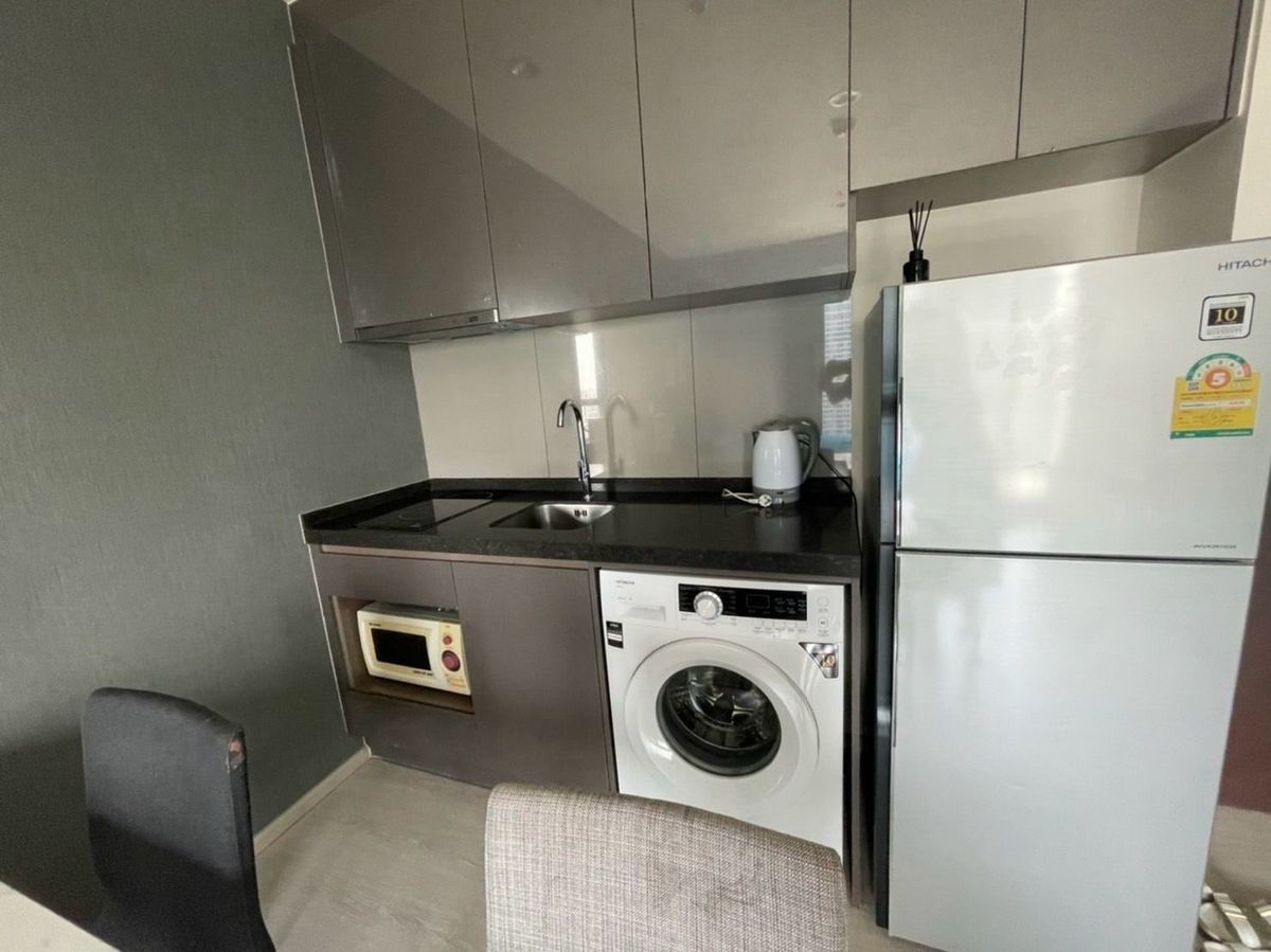 For RentCondoRama9, Petchburi, RCA : RHYTHM Asoke : Studio type, 25th floor. Full Furniture and electrical appliances. East Wing, Good View Rama 9 Intersection. Close MRT Rama 9, Fortune Town, Airport Link Makkasan, Walking distance to Jodd's Fair Night Market.