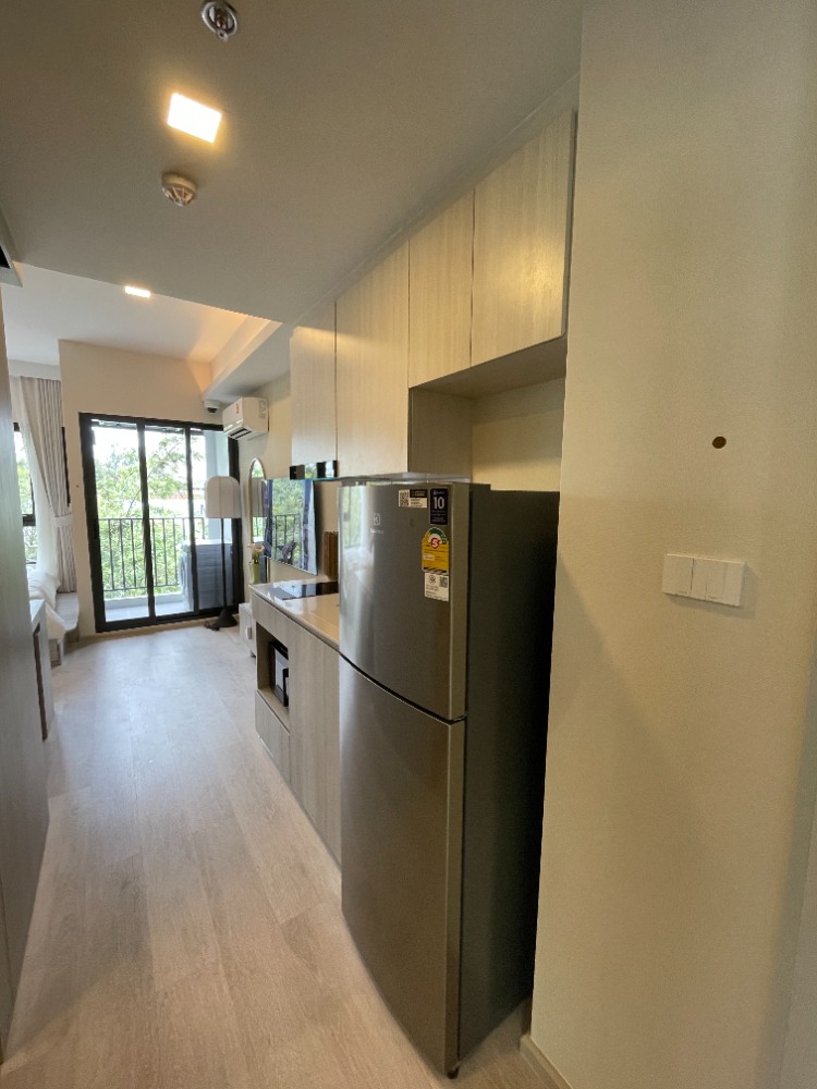 For SaleCondoRama9, Petchburi, RCA : Condo for sale, Cobb Ratchada-Rama 9, 4th floor, usable area 24.50 sq m, studio room, 1 bedroom, 1 bathroom, new lifestyle condo, fully furnished room, located in the heart of the business district. Ratchada-Rama 9 area on Thiam Ruam Mit Road, near MRT Cu