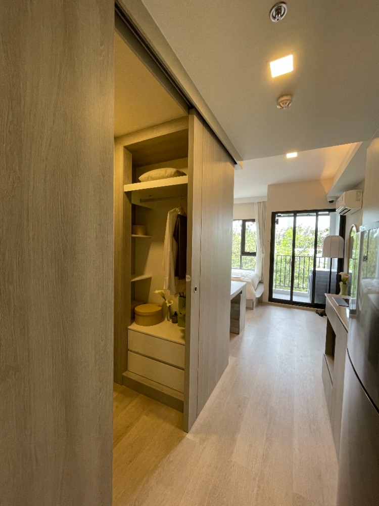 For SaleCondoRama9, Petchburi, RCA : Condo for sale, Cobb Ratchada-Rama 9, 4th floor, usable area 24.50 sq m, studio room, 1 bedroom, 1 bathroom, new lifestyle condo, fully furnished room, located in the heart of the business district. Ratchada-Rama 9 area on Thiam Ruam Mit Road, near MRT Cu