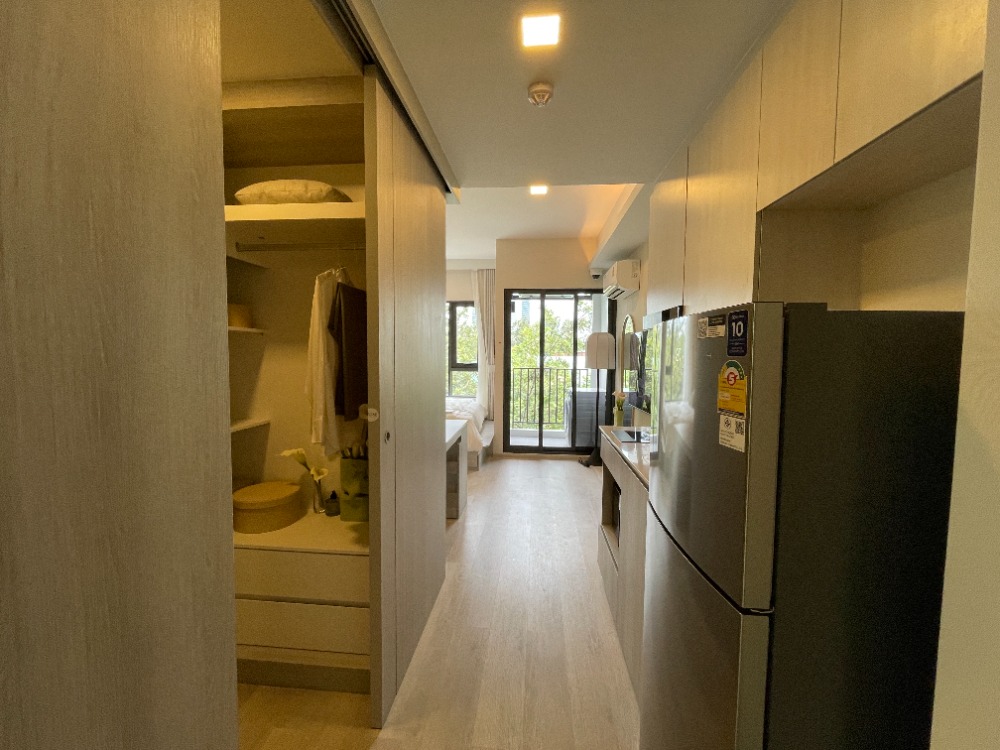 For SaleCondoRama9, Petchburi, RCA : Condo for sale, Cobb Ratchada-Rama 9, 4th floor, usable area 24.50 sq m, studio room, 1 bedroom, 1 bathroom, new lifestyle condo, fully furnished room, located in the heart of the business district. Ratchada-Rama 9 area on Thiam Ruam Mit Road, near MRT Cu