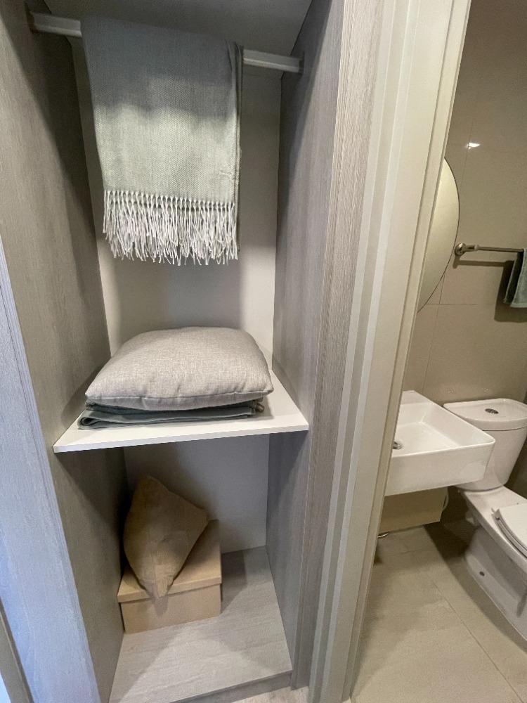 For SaleCondoRama9, Petchburi, RCA : Condo for sale, Cobb Ratchada-Rama 9, 4th floor, usable area 24.50 sq m, studio room, 1 bedroom, 1 bathroom, new lifestyle condo, fully furnished room, located in the heart of the business district. Ratchada-Rama 9 area on Thiam Ruam Mit Road, near MRT Cu