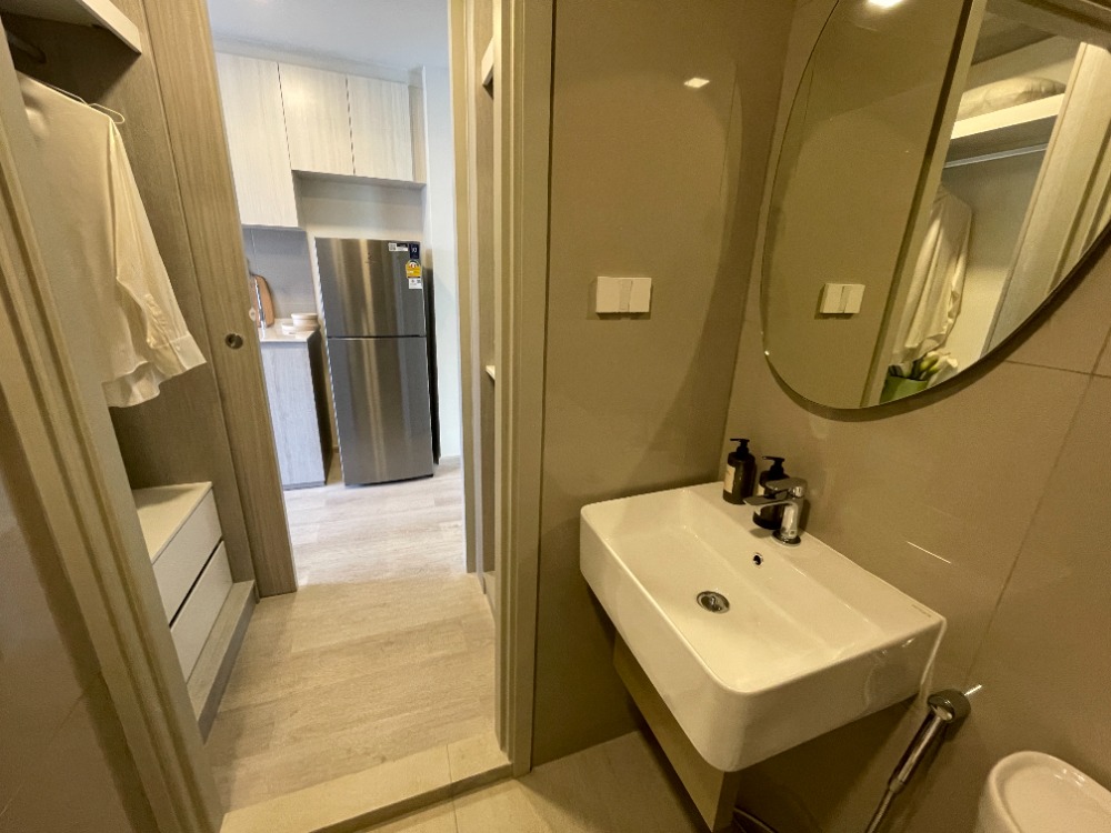 For SaleCondoRama9, Petchburi, RCA : Condo for sale, Cobb Ratchada-Rama 9, 4th floor, usable area 24.50 sq m, studio room, 1 bedroom, 1 bathroom, new lifestyle condo, fully furnished room, located in the heart of the business district. Ratchada-Rama 9 area on Thiam Ruam Mit Road, near MRT Cu