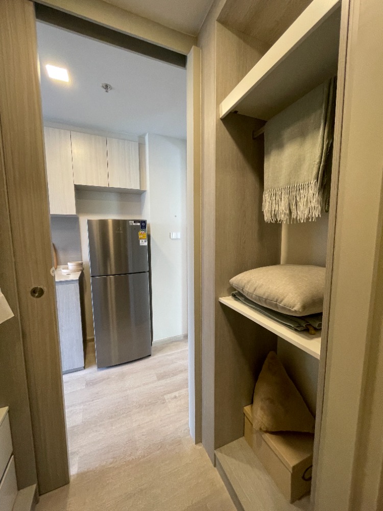 For SaleCondoRama9, Petchburi, RCA : Condo for sale, Cobb Ratchada-Rama 9, 4th floor, usable area 24.50 sq m, studio room, 1 bedroom, 1 bathroom, new lifestyle condo, fully furnished room, located in the heart of the business district. Ratchada-Rama 9 area on Thiam Ruam Mit Road, near MRT Cu