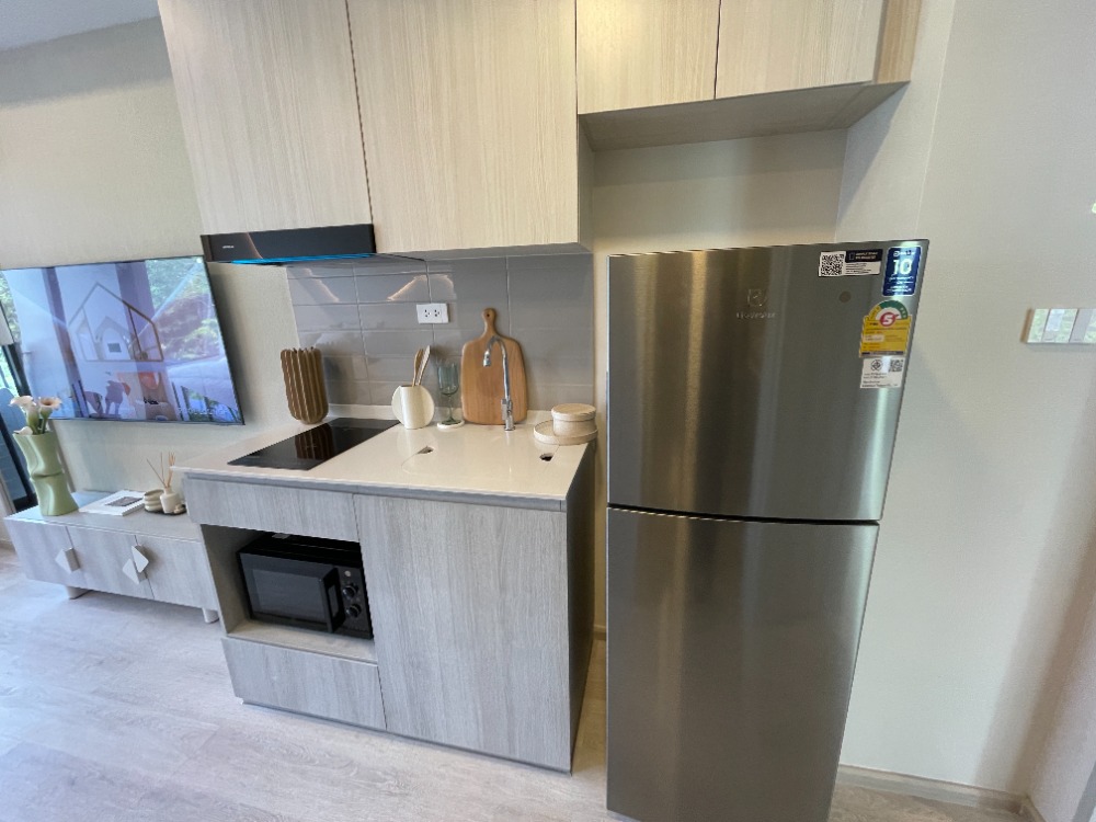 For SaleCondoRama9, Petchburi, RCA : Condo for sale, Cobb Ratchada-Rama 9, 4th floor, usable area 24.50 sq m, studio room, 1 bedroom, 1 bathroom, new lifestyle condo, fully furnished room, located in the heart of the business district. Ratchada-Rama 9 area on Thiam Ruam Mit Road, near MRT Cu